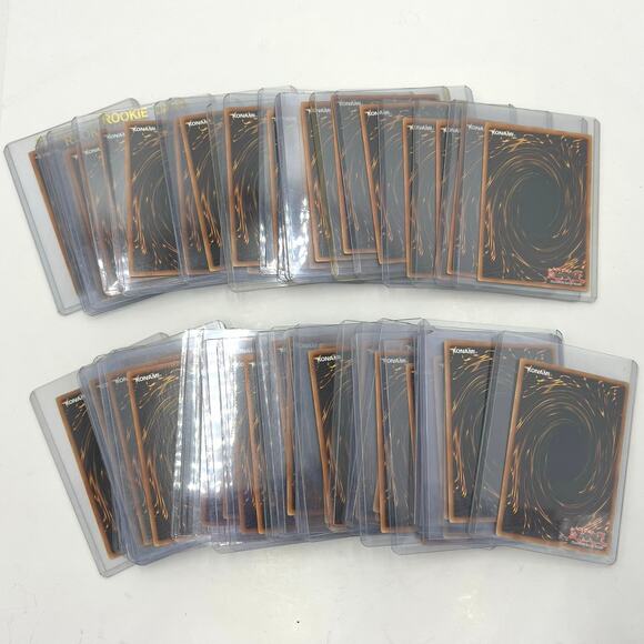 Yu-Gi-Oh! Game Collectible Trading Cards in Plastic SPANISH Yugioh - Lot of 48 - Picture 2 of 14